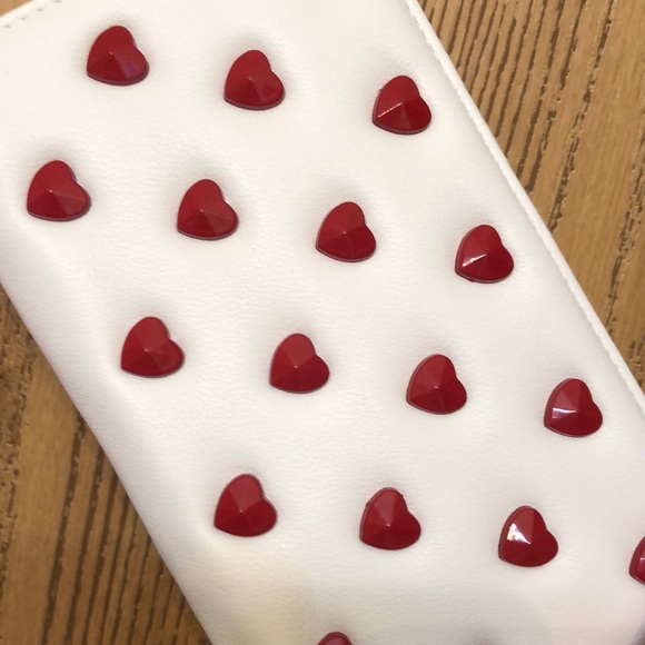 Betsey Johnson White Faux Leather & Red Heart Studded ZA Continental Wallet NWT - Picture 16 of 16